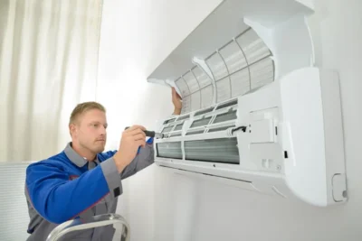 depositphotos_63322175-stock-photo-repairer-repairing-air-conditioner